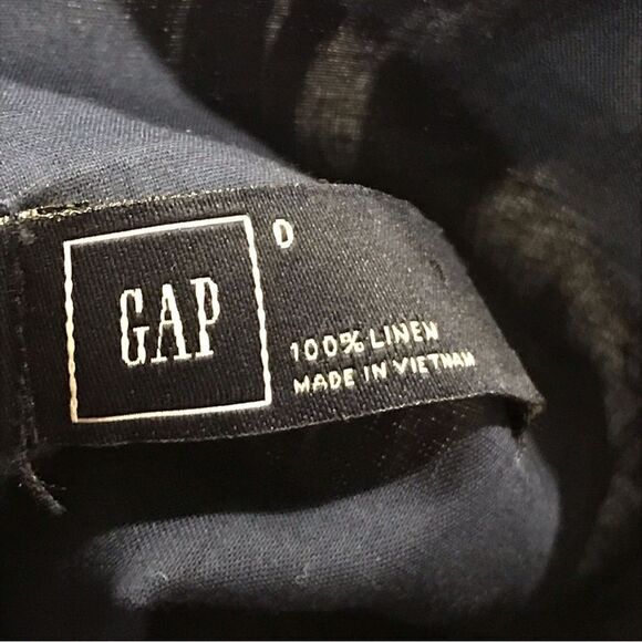 Sleeveless v-neck dress  - Picture 10 of 14